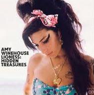 Amy Winehouse em foto na capa de um de seus discos